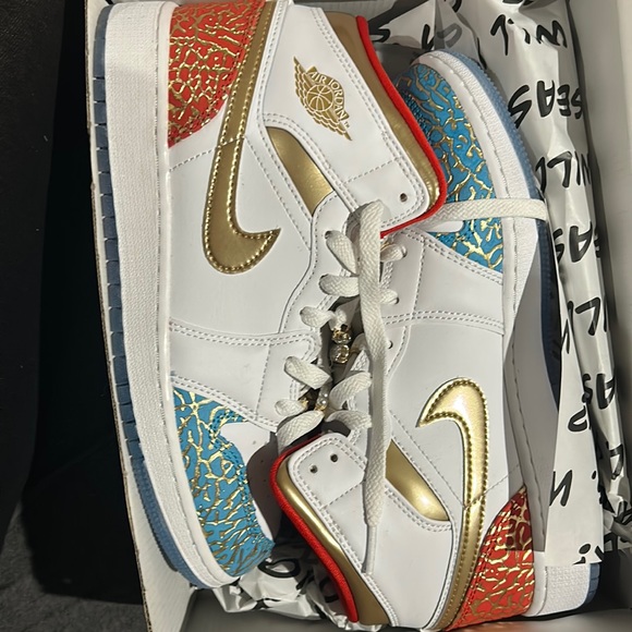 Limited Edition Jordan 1 with lots of Flavor only worn once - Picture 1 of 8